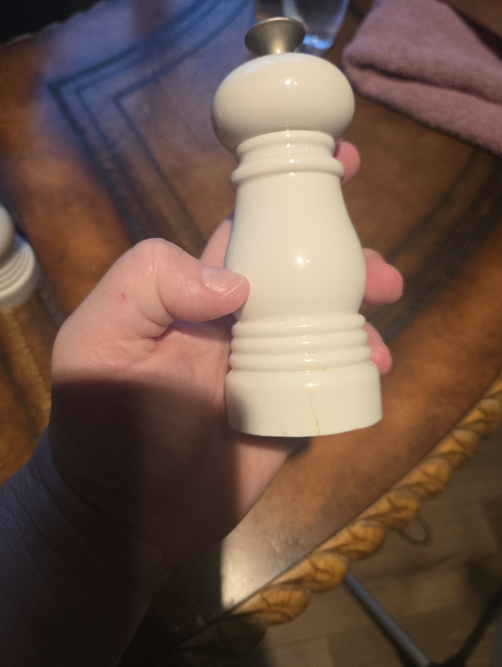 Le Creuset White Salt & Pepper Mill Set | Ceramic Grinders Online 80$ - Picture 9 of 9